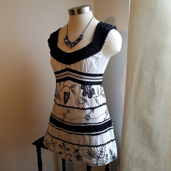 Nanette Lepore Tops - NANETTE LEPORE .....STUNNING LACE ...TOP